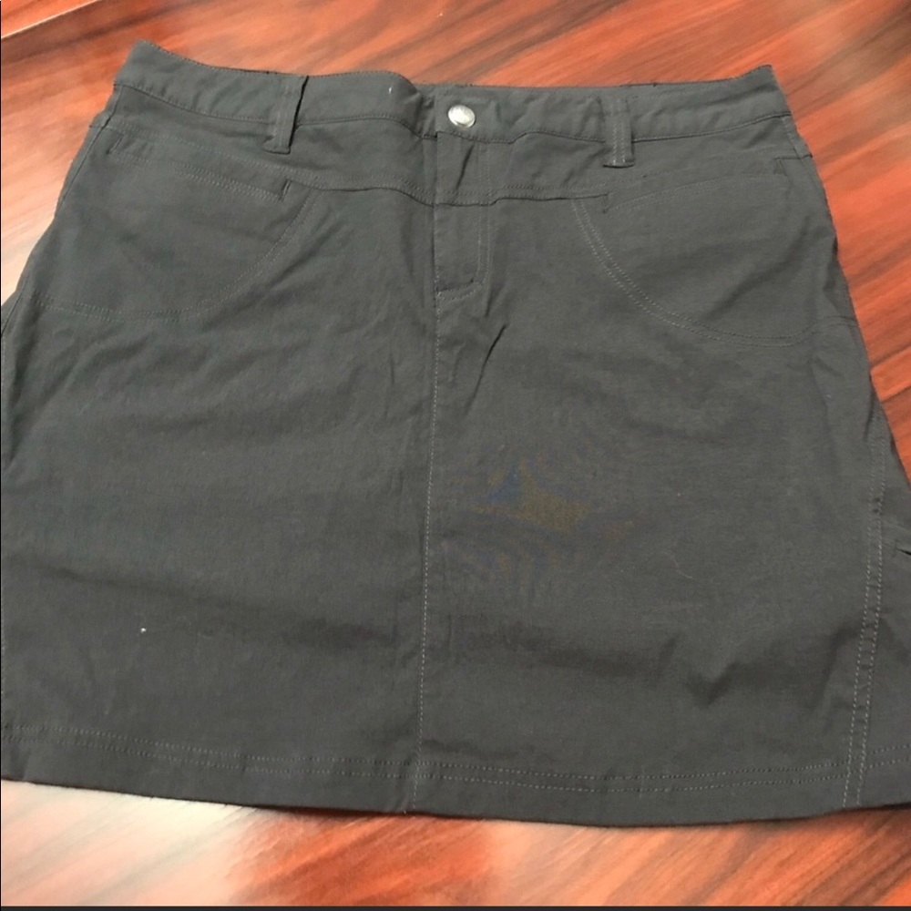 Black Athleta Skirt with 5 Pockets